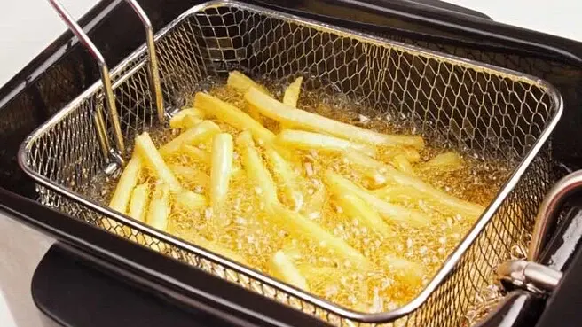 cartofi prajiti in friteuza